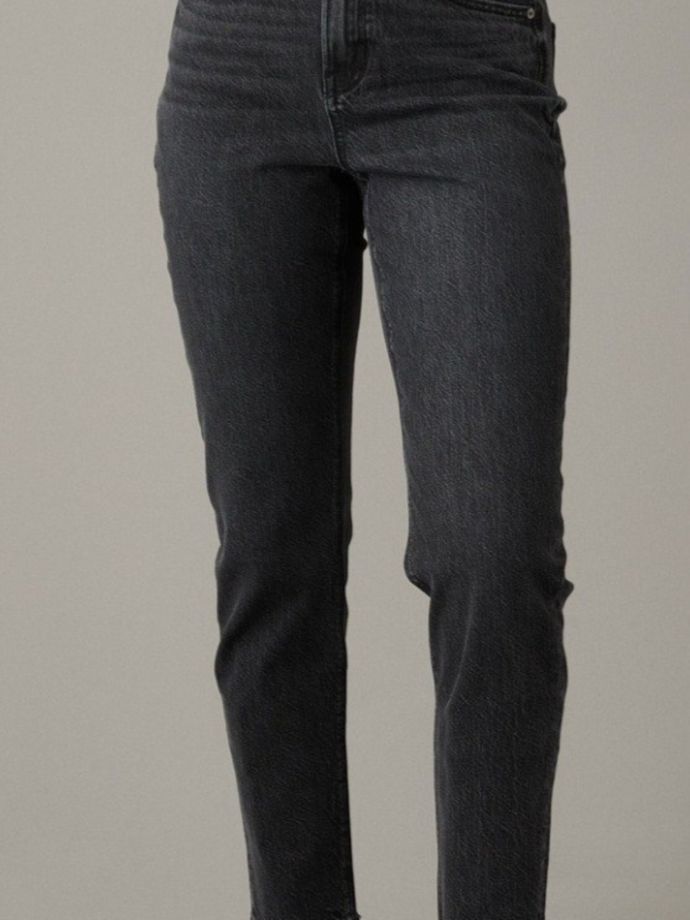 American Eagle Strigid Mom Jeans